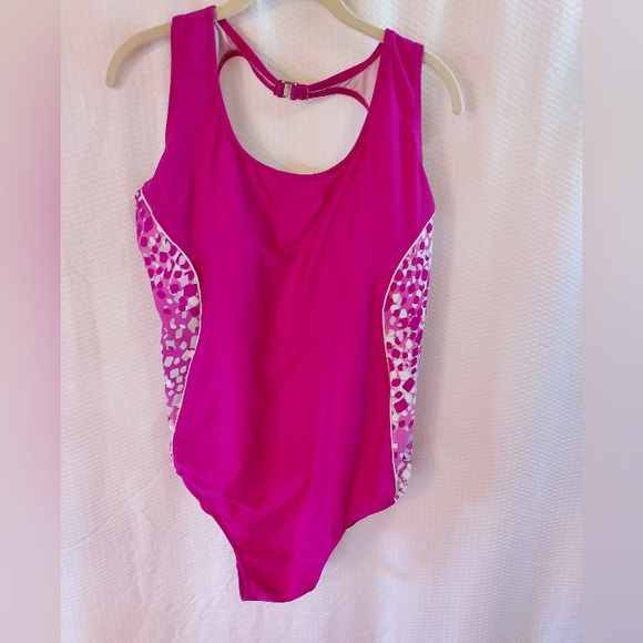 Catalina Women's One Piece Swimsuit Plus Size 2X Pink White Modest Beach Pool - Picture 1 of 13